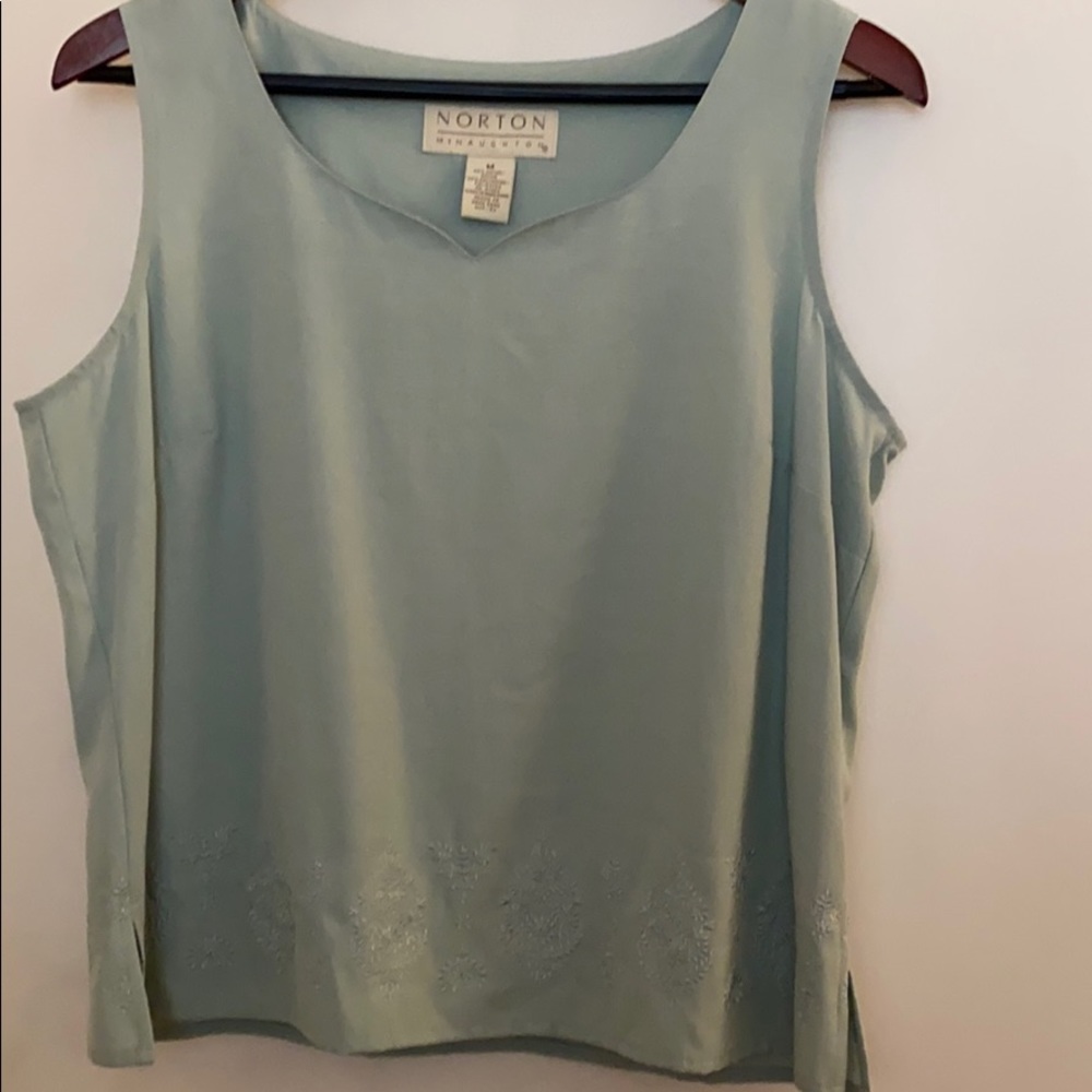 Norton Classy heart neck line New